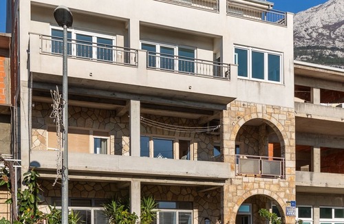 Ratac Apartment | One bedroom apartment with balcony and sea view Makarska (A-22017-a)