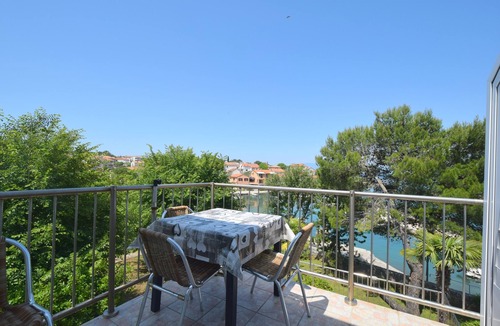 Vantacici Apartment | One bedroom apartment near beach Vantačići, Krk (A-19406-a)