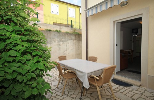 Nerezine Apartment | One bedroom apartment with terrace Nerezine, Lošinj (A-2518-c)
