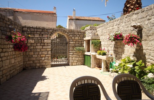 Osor Apartment | One bedroom apartment with terrace Osor, Lošinj (A-8088-a)