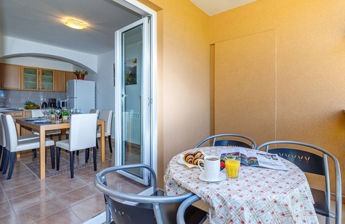 Nova Vas Apartment | One-Bedroom Apartment Vanessa II with common Pool