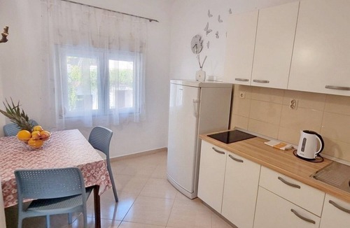 Zivogosce Apartment | One bedroom apartment with balcony and sea view Živogošće - Porat, Makarska (A-16289-b)