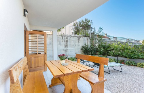 Podstrana Apartment | One bedroom apartment with terrace and sea view Podstrana, Split (A-6072-c)