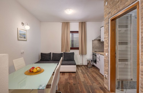 Pridraga Apartment | One bedroom apartment with terrace and sea view Pridraga - Cuskijaš, Novigrad (A-6306-b)