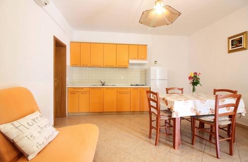 Metajna Apartment | One bedroom apartment near beach Metajna, Pag (A-6486-g)