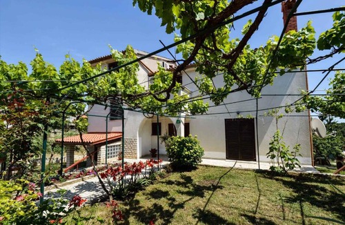 Stinjan Apartment | One-Bedroom Apartment in Stinjan I