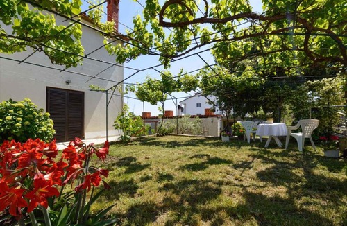 Stinjan Apartment | One-Bedroom Apartment in Stinjan I
