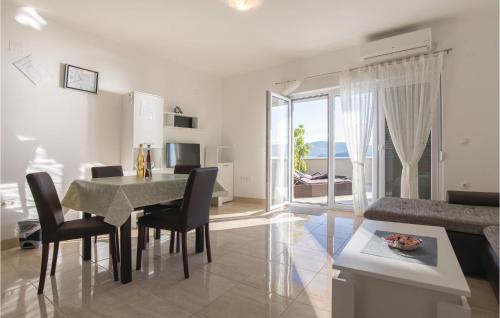 Komarna Apartment | One-Bedroom Apartment Klek With Sea View 04