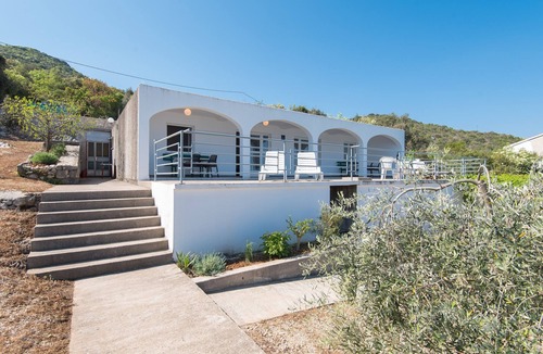 Putnikovic Apartment | One bedroom apartment near beach Cove Pještata, Pelješac (A-12381-a)