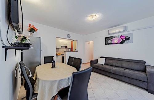 Ubli Apartment | One bedroom apartment near beach Ubli, Lastovo (A-8344-a)