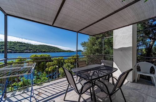 Ubli Apartment | One bedroom apartment near beach Ubli, Lastovo (A-8344-a)