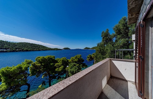 Ubli Apartment | One bedroom apartment near beach Ubli, Lastovo (A-8344-a)