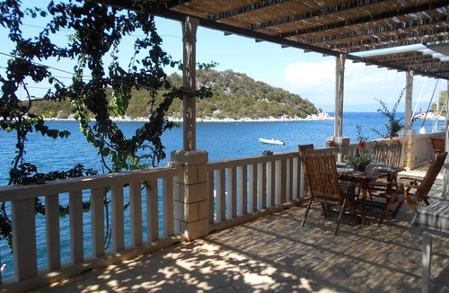 Zaklopatica Apartment | One bedroom apartment near beach Zaklopatica, Lastovo (A-8346-e)