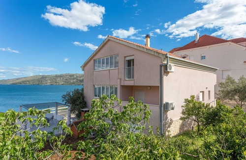 Poljica Apartment | One bedroom apartment near beach Poljica, Trogir (A-21178-a)