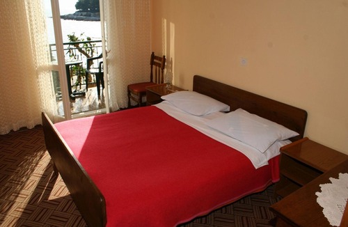 Sucuraj Apartment | One bedroom apartment near beach Sućuraj, Hvar (A-4029-a)