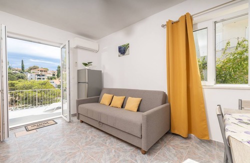 Vrbanj Apartment | One bedroom apartment near beach Basina, Hvar (A-24120-b)