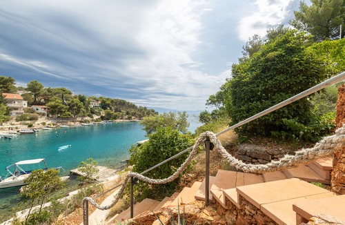 Vrbanj Apartment | One bedroom apartment near beach Basina, Hvar (A-24120-b)