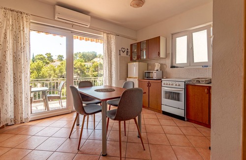 Cove Basina (Jelsa) Apartment | One bedroom apartment near beach Basina, Hvar (A-11923-b)