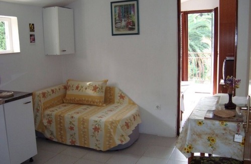 Brist Apartment | One bedroom apartment near beach Brist, Makarska (A-15465-c)