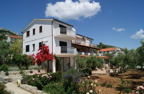 Zavala Apartment | One bedroom apartment near beach Zavala, Hvar (A-553-c)