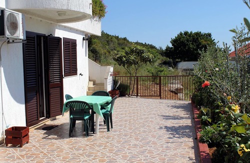 Molat Apartment | One bedroom apartment near beach Brgulje, Molat (A-6243-a)