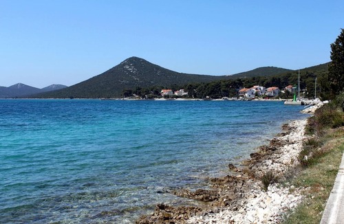 Molat Apartment | One bedroom apartment near beach Brgulje, Molat (A-6243-a)