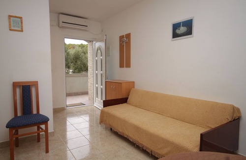 Municipality of Kali Apartment | One bedroom apartment near beach Cove Mala Lamjana, Ugljan (A-8461-b)