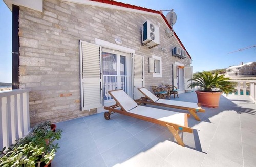 Stiniva Apartment | One bedroom apartment near beach Rukavac, Vis (A-15352-b)