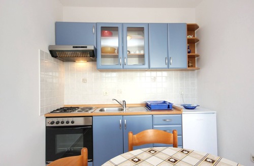 Lukoran Apartment | One bedroom apartment with terrace and sea view Lukoran, Ugljan (A-836-b)