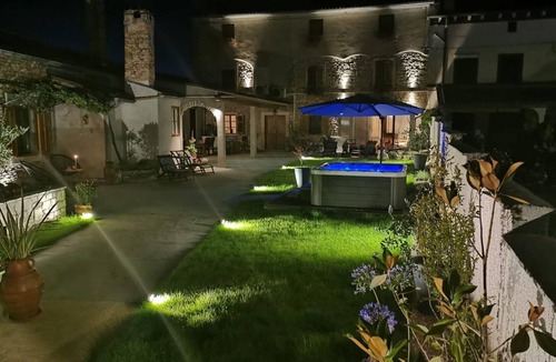 Loborika Apartment | One bedroom apartment with hot tub Loborika, Pula (A-12983-a)