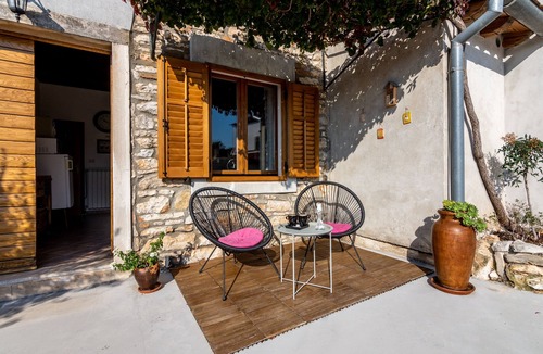 Loborika Apartment | One bedroom apartment with hot tub Loborika, Pula (A-12983-a)