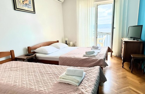 Mimice Apartment | One bedroom apartment with terrace and sea view Mimice, Omiš (A-25938-a)