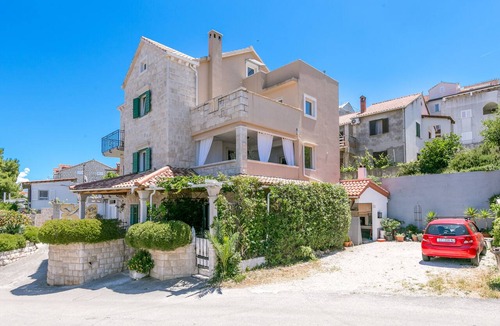 Postira Apartment | One bedroom apartment with terrace and sea view Postira, Brač (A-2913-a)