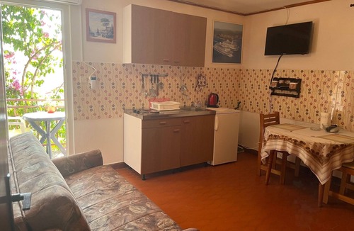 Racisce Apartment | One bedroom apartment with balcony Račišće, Korčula (A-4359-a)