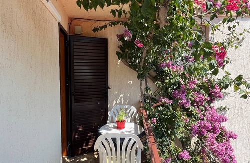 Racisce Apartment | One bedroom apartment with balcony Račišće, Korčula (A-4359-a)