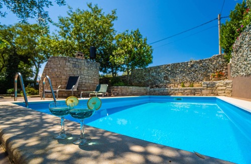 Krnica Apartment | One bedroom apartment with a swimming pool Krnica, Marčana (A-7357-c)