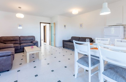 Cove Makarac (Milna) Apartment | One bedroom apartment with a swimming pool Milna, Brač (A-22122-a)