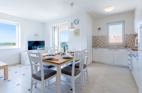 Cove Makarac (Milna) Apartment | One bedroom apartment with a swimming pool Milna, Brač (A-22122-b)