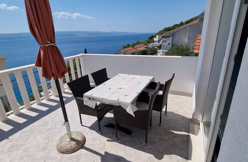 Pisak Apartment | One bedroom apartment with terrace and sea view Pisak, Omiš (A-2827-a)
