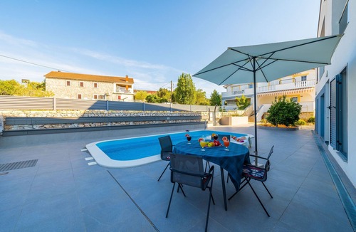 Lukoran Apartment | One bedroom apartment with balcony Lukoran, Ugljan (A-23933-c)