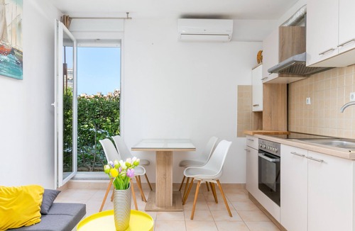 Znjan Apartment | One bedroom apartment with terrace Split (A-24426-a)
