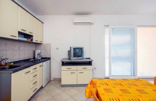 Municipality of Trogir Apartment | One bedroom apartment with terrace and sea view Mastrinka, Čiovo (A-4836-c)