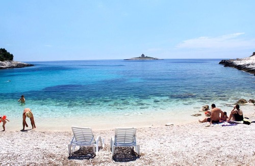 Krizna luka Apartment | One bedroom apartment with hot tub Hvar (A-21877-d)