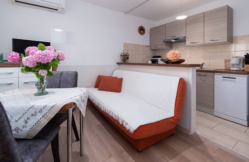 Punat Apartment | One bedroom apartment with terrace and sea view Punat, Krk (A-5351-c)