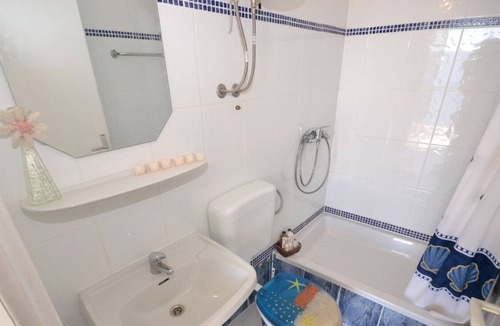Murvica Apartment | One bedroom apartment with terrace and sea view Murvica, Brač (A-20190-a)