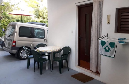 Stanici Apartment | One bedroom apartment with terrace Stanići, Omiš (A-12366-b)