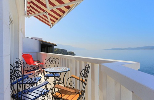 Lokva Rogoznica Apartment | One bedroom apartment with terrace and sea view Lokva Rogoznica, Omiš (A-13226-c)