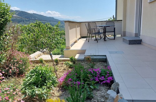Mundanije Apartment | One bedroom apartment with terrace Mundanije, Rab (A-4953-e)
