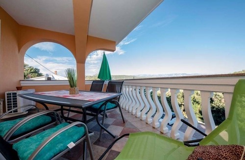 Rab Town Apartment | One bedroom apartment with terrace and sea view Supetarska Draga - Gonar, Rab (A-27566-b)
