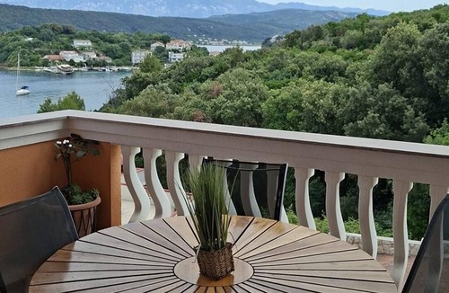 Rab Town Apartment | One bedroom apartment with terrace and sea view Supetarska Draga - Gonar, Rab (A-27566-b)